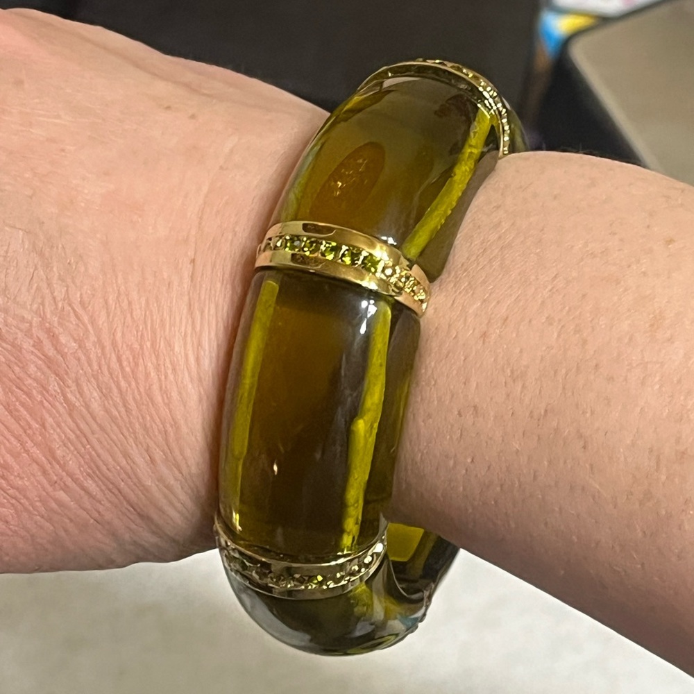 Vintage Translucent Green Bracelet - Picture 6 of 10